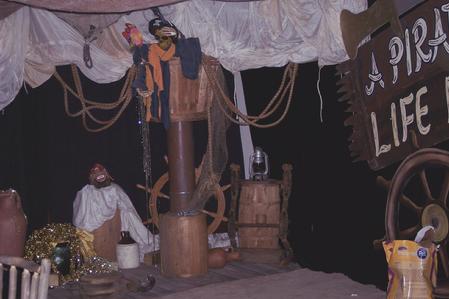 pirates gold pirate theme props
